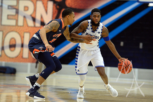 COLLEGE BASKETBALL: JAN 18 UT Martin at Eastern Illinois
