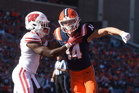 COLLEGE FOOTBALL: OCT 21 Wisconsin at Illinois