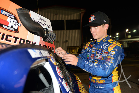 AUTO: AUG 24 K & N Pro Series - Bommarito Automotive Group 500 presented by Valvoline & Axalta