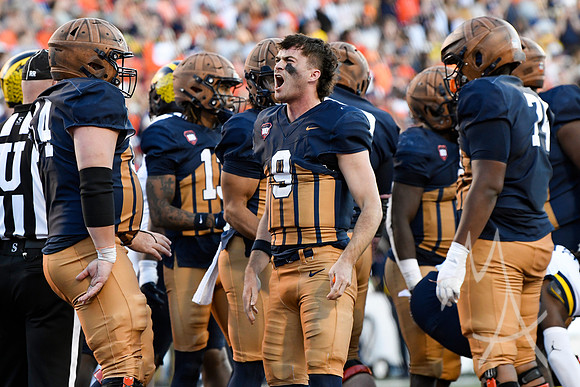 COLLEGE FOOTBALL: OCT 19 Michigan at Illinois