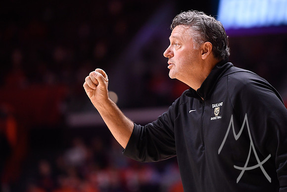 COLLEGE BASKETBALL: NOV 10 Oakland at Illinois