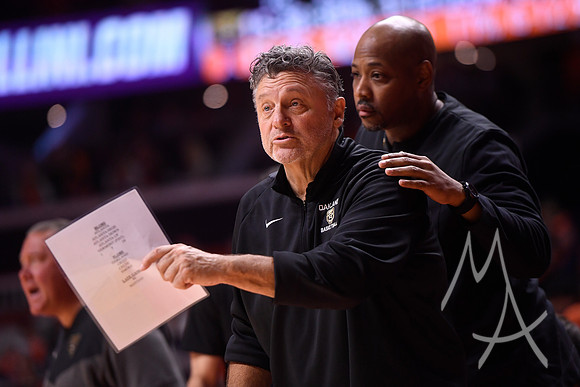 COLLEGE BASKETBALL: NOV 10 Oakland at Illinois