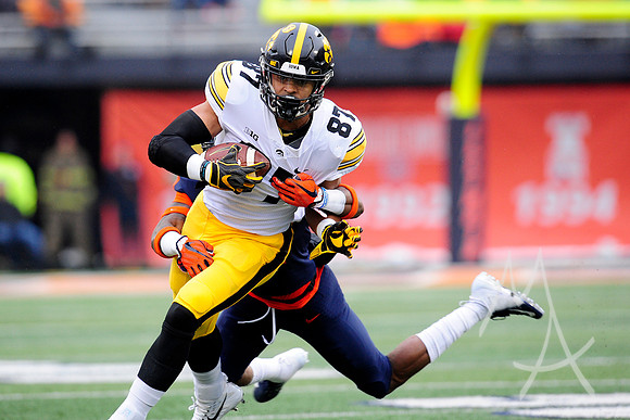 COLLEGE FOOTBALL: NOV 17 Iowa at Illinois