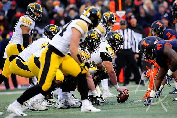 COLLEGE FOOTBALL: NOV 17 Iowa at Illinois