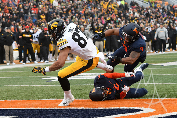 COLLEGE FOOTBALL: NOV 17 Iowa at Illinois