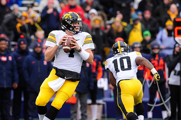 COLLEGE FOOTBALL: NOV 17 Iowa at Illinois