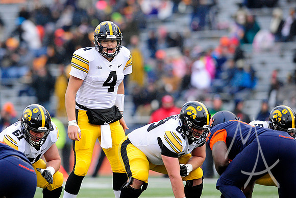 COLLEGE FOOTBALL: NOV 17 Iowa at Illinois