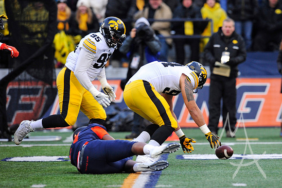 COLLEGE FOOTBALL: NOV 17 Iowa at Illinois