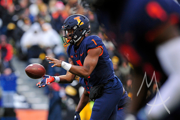 COLLEGE FOOTBALL: NOV 17 Iowa at Illinois