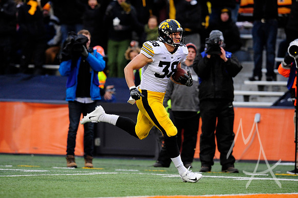 COLLEGE FOOTBALL: NOV 17 Iowa at Illinois