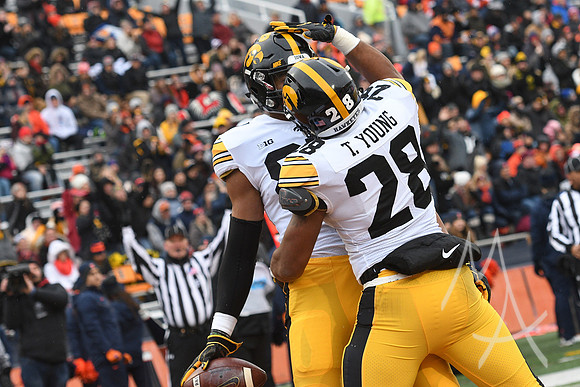 COLLEGE FOOTBALL: NOV 17 Iowa at Illinois