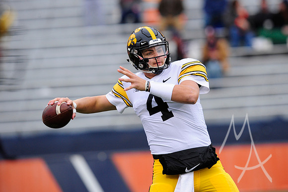 COLLEGE FOOTBALL: NOV 17 Iowa at Illinois