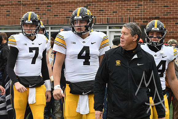 COLLEGE FOOTBALL: NOV 17 Iowa at Illinois