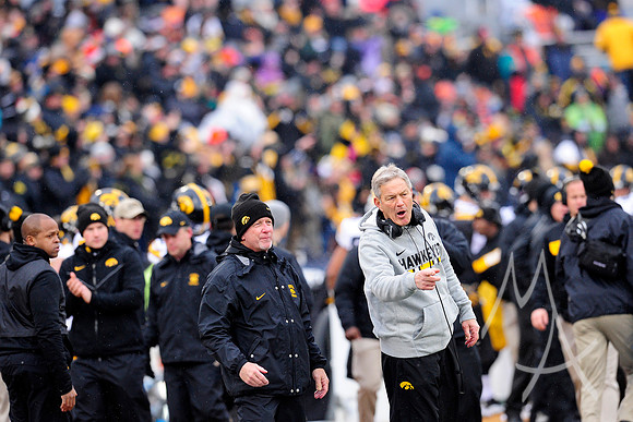 COLLEGE FOOTBALL: NOV 17 Iowa at Illinois