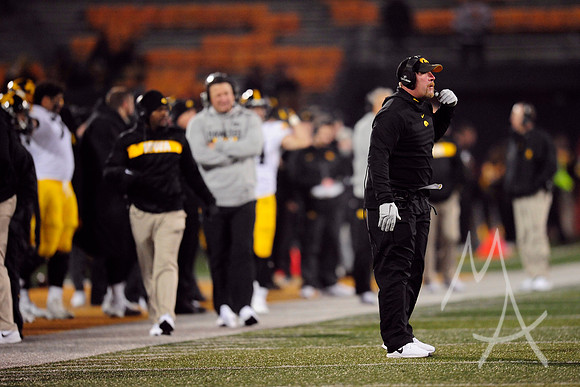 COLLEGE FOOTBALL: NOV 17 Iowa at Illinois