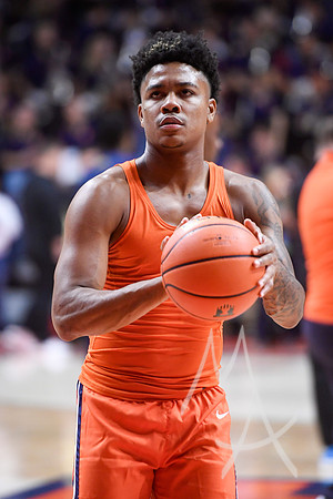 COLLEGE BASKETBALL: NOV 14 Marquette at Illinois
