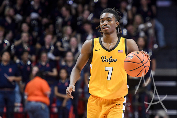 COLLEGE BASKETBALL: NOV 17 Valparaiso at Illinois