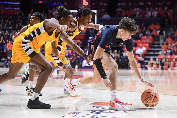 COLLEGE BASKETBALL: NOV 17 Valparaiso at Illinois