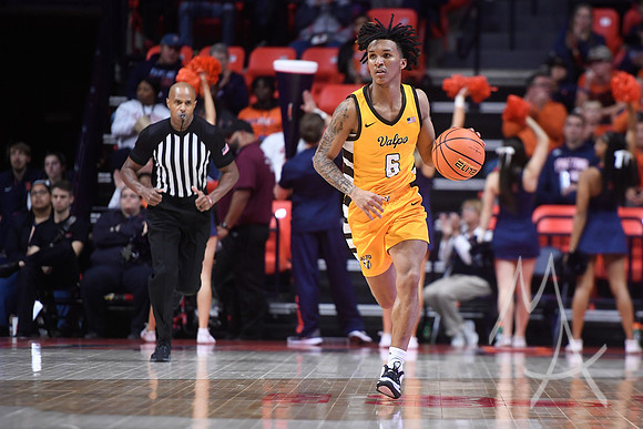 COLLEGE BASKETBALL: NOV 17 Valparaiso at Illinois