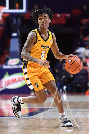 COLLEGE BASKETBALL: NOV 17 Valparaiso at Illinois
