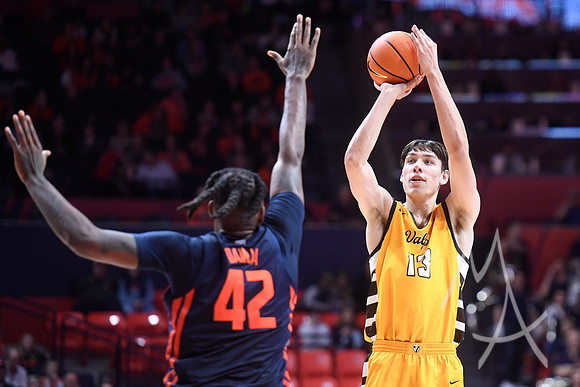 COLLEGE BASKETBALL: NOV 17 Valparaiso at Illinois