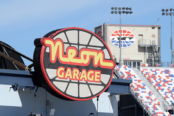 AUTO: FEB 28 NASCAR Gander Outdoors Truck Series - Strat 200