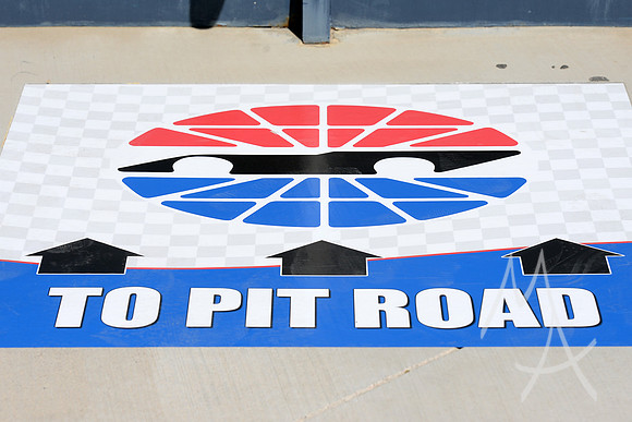 AUTO: FEB 28 NASCAR Gander Outdoors Truck Series - Strat 200