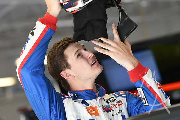 AUTO: FEB 28 NASCAR Gander Outdoors Truck Series - Strat 200