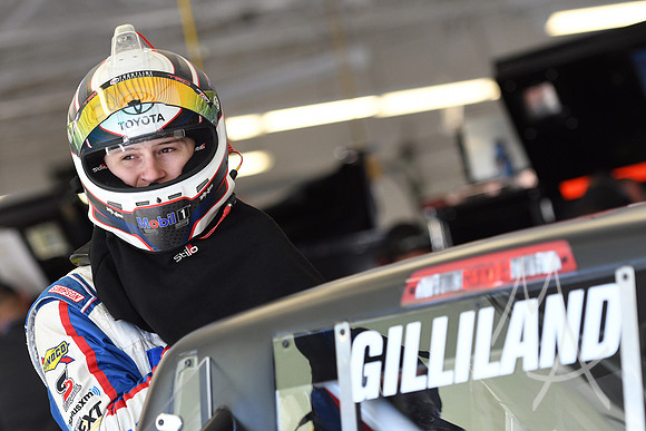 AUTO: FEB 28 NASCAR Gander Outdoors Truck Series - Strat 200