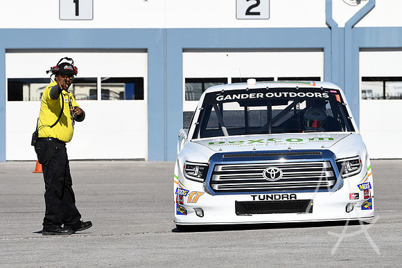AUTO: FEB 28 NASCAR Gander Outdoors Truck Series - Strat 200