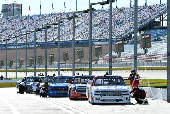 AUTO: FEB 28 NASCAR Gander Outdoors Truck Series - Strat 200