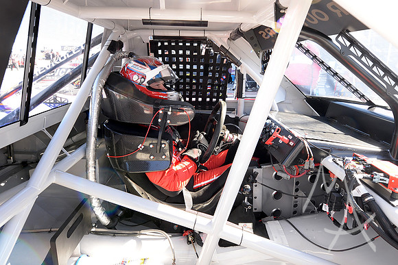 AUTO: FEB 28 NASCAR Gander Outdoors Truck Series - Strat 200