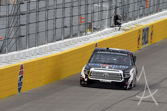 AUTO: MAR 01 NASCAR Gander Outdoors Truck Series - Strat 200