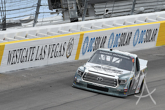 AUTO: MAR 01 NASCAR Gander Outdoors Truck Series - Strat 200