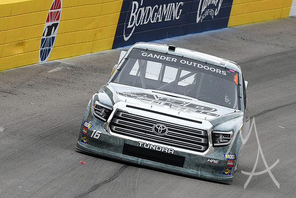 AUTO: MAR 01 NASCAR Gander Outdoors Truck Series - Strat 200