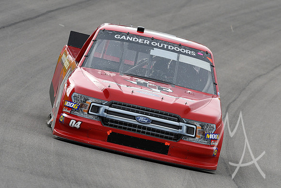 AUTO: MAR 01 NASCAR Gander Outdoors Truck Series - Strat 200