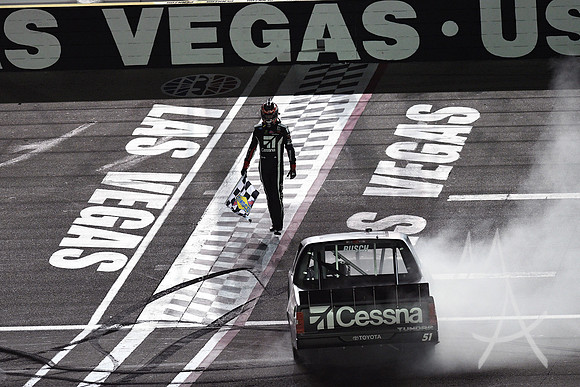 AUTO: MAR 01 NASCAR Gander Outdoors Truck Series - Strat 200