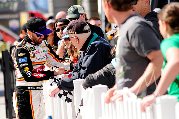 AUTO: MAR 02 Monster Energy NASCAR Cup Series - Pennzoil 400
