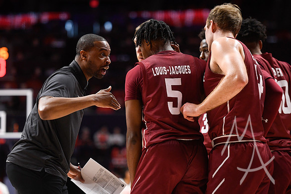 COLLEGE BASKETBALL: DEC 17 Colgate at Illinois
