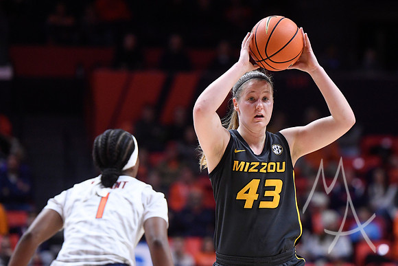 COLLEGE BASKETBALL: DEC 17 Women's - Missouri at Illinois