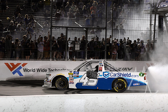 AUTO: JUN 22 NASCAR Gander Outdoors Truck Series - CarShield 200 presented by CK Power