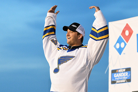 AUTO: JUN 22 NASCAR Gander Outdoors Truck Series - CarShield 200 presented by CK Power