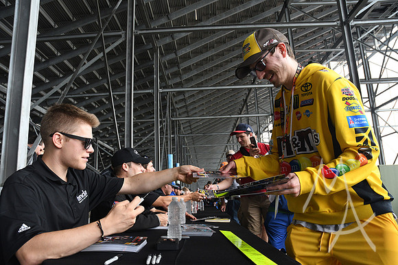 AUTO: JUN 22 NASCAR Gander Outdoors Truck Series - CarShield 200 presented by CK Power