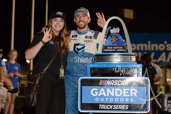 AUTO: JUN 22 NASCAR Gander Outdoors Truck Series - CarShield 200 presented by CK Power