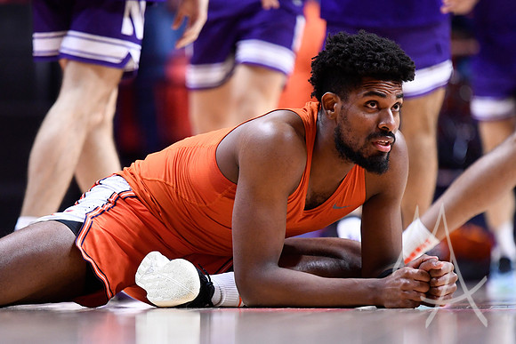 COLLEGE BASKETBALL: JAN 02 Northwestern at Illinois
