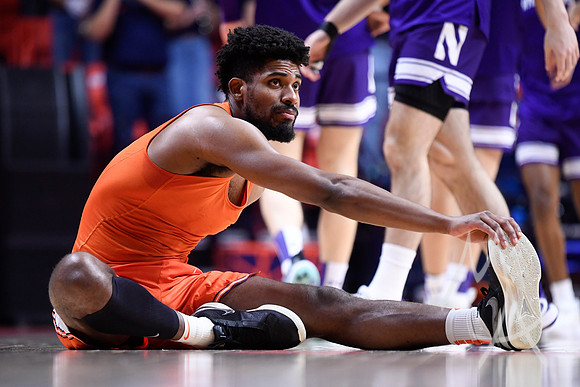 COLLEGE BASKETBALL: JAN 02 Northwestern at Illinois