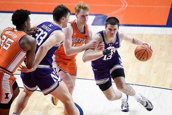 COLLEGE BASKETBALL: JAN 02 Northwestern at Illinois