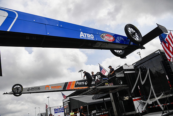 AUTO: APR 25 NHRA American Rebel Light 4-Wide Nationals