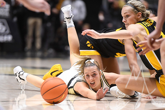 COLLEGE BASKETBALL: JAN 10 Women's - Iowa at Purdue