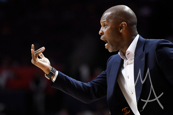 COLLEGE BASKETBALL: JAN 27 Indiana at Illinois